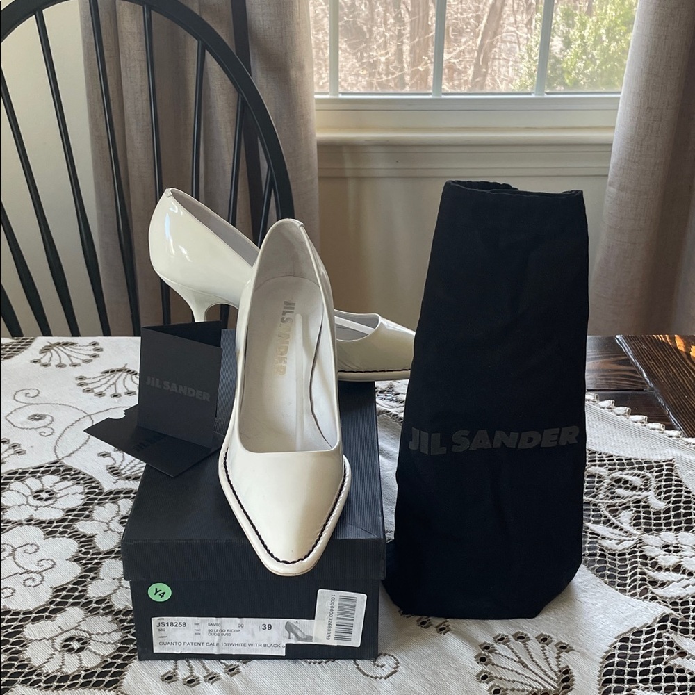 Jil Sander White Patent Pointed-Toe Black Stiches Elegant Pumps